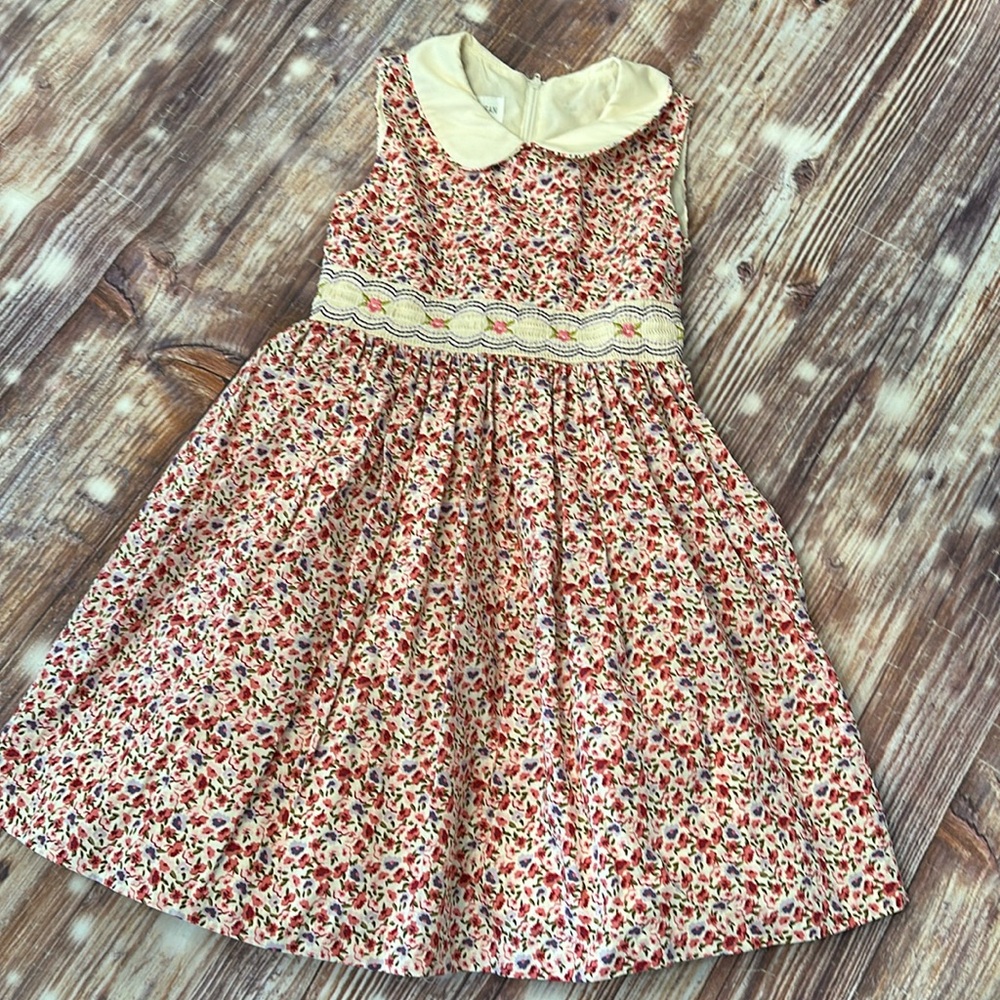 Bonnie Jean dress with a Peter Pan collar, smocked waist and tie back! Size 5